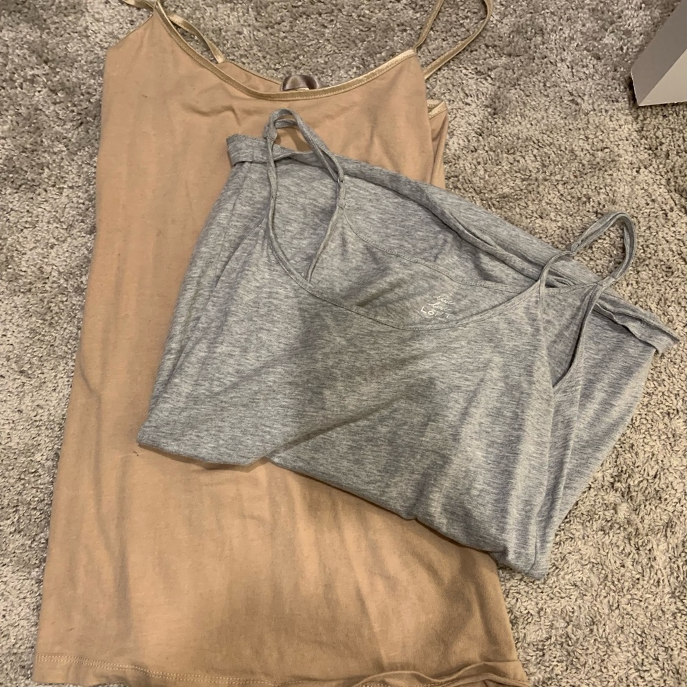 Bundle/lot of 2 camis small